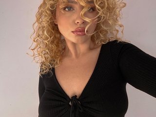 Erotinis vaizdo pokalbis baby-dolll