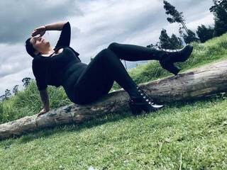 Erotinis vaizdo pokalbis bella-devil