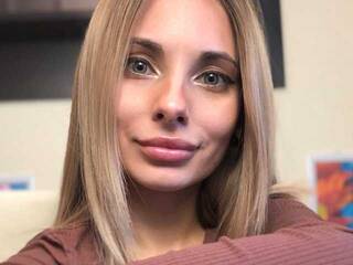 Erotinis vaizdo pokalbis BellaNelson