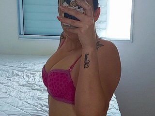 Erotinis vaizdo pokalbis BellaSexy