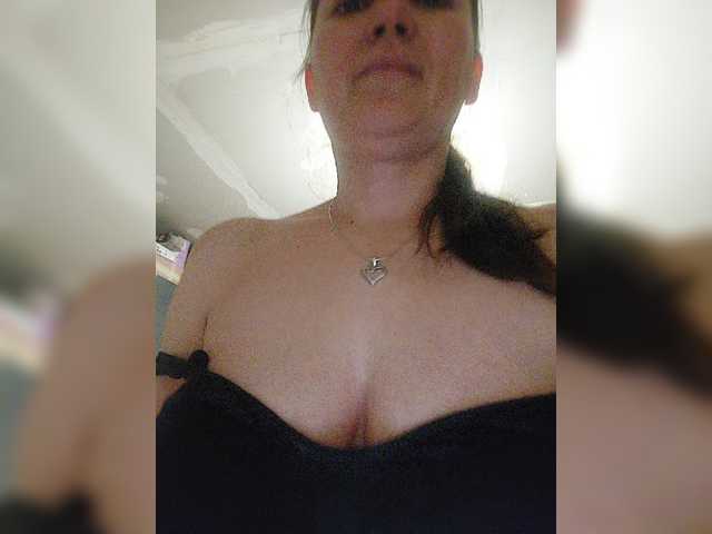 Nuotraukos Bellashow Breasts....70 tokensPussy....150 tokensInserted dildo in pussy.....400 tokensFully undressed..... 200 tokensHi guys a little help if you like me so i can finish renovating my house .....5000 tokens Thanks i kiss you