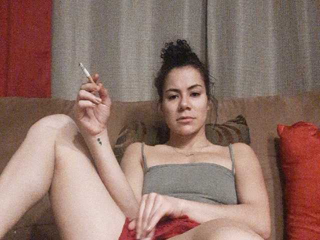 Nuotraukos Bellasunmy smoking and talking with your Latina sis