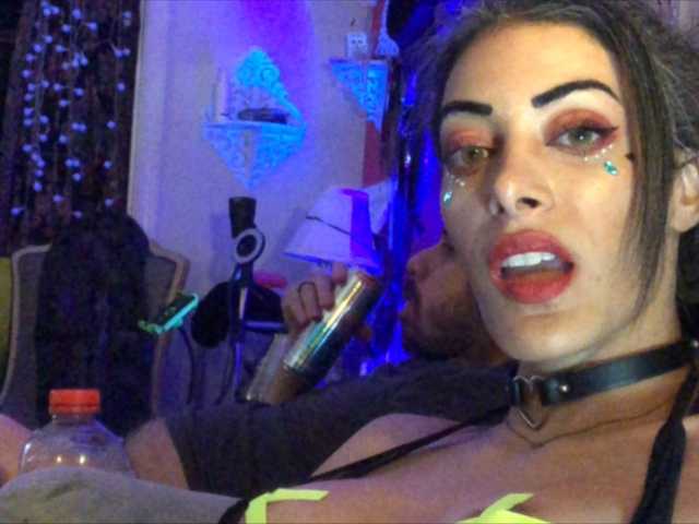 Nuotraukos bemywifi1 #brunette #chat #topless #preshow #privateshow #fetish #feet #arab #tattoos #handcuffs #footfwtish #fingering #couple #toyplay #slim #fit #smalltits