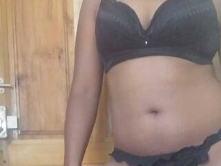 Erotinis vaizdo pokalbis Bhumii