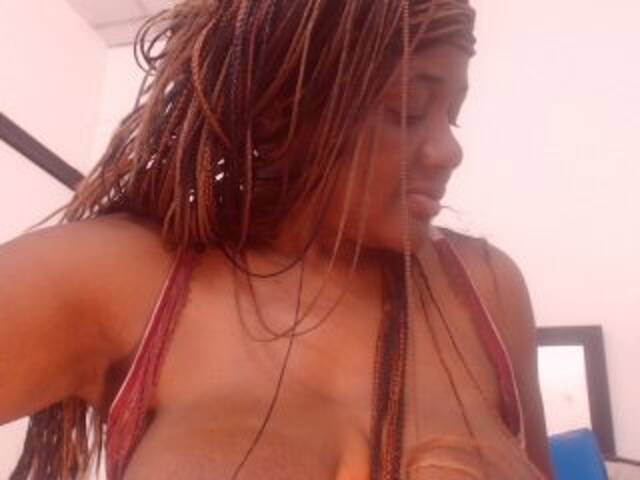 Transliacijos ekrano nuotraukos BigBustyBlack