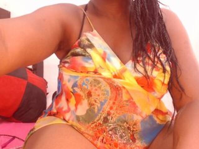 Transliacijos ekrano nuotraukos BigBustyBlack