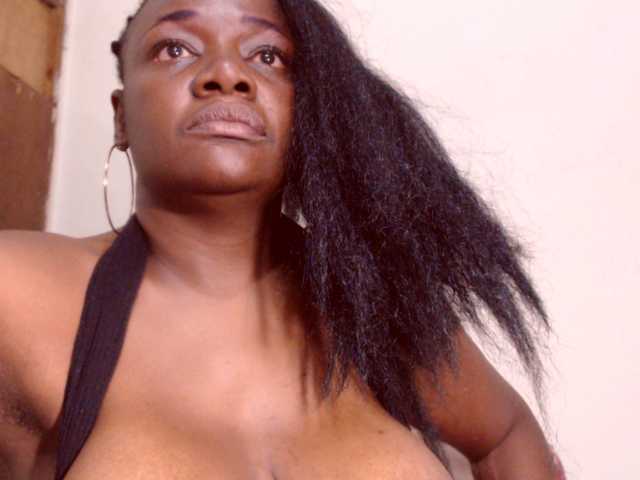 Transliacijos ekrano nuotraukos BigBustyBlack