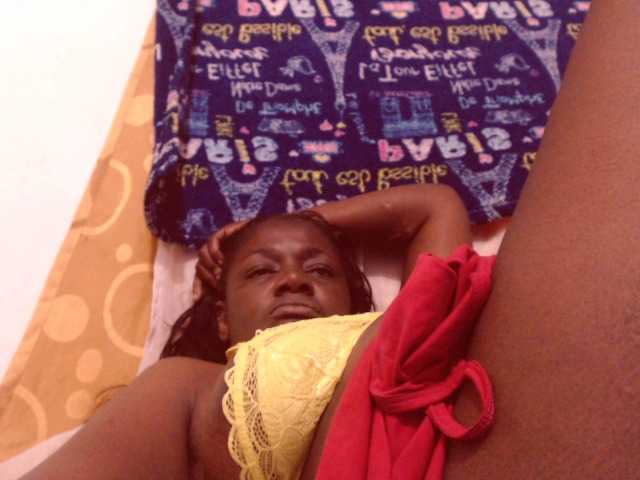 Transliacijos ekrano nuotraukos BigBustyBlack