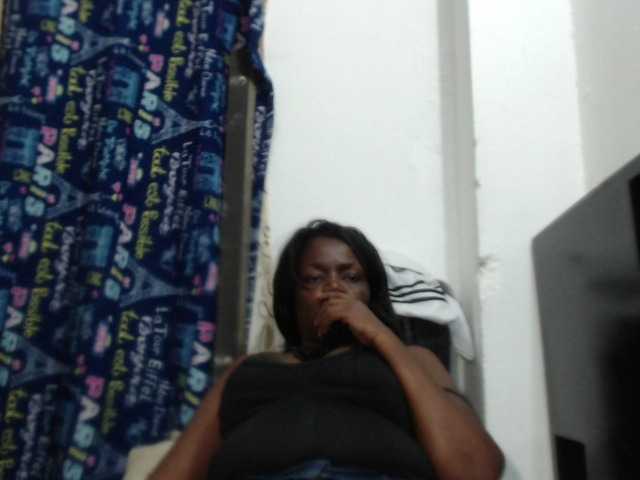 Transliacijos ekrano nuotraukos BigBustyBlack