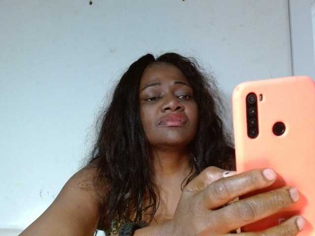 Transliacijos ekrano nuotraukos BigBustyBlack