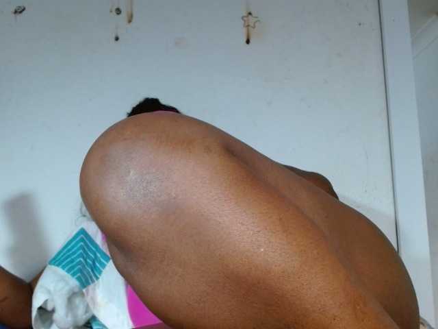 Transliacijos ekrano nuotraukos BigBustyBlack