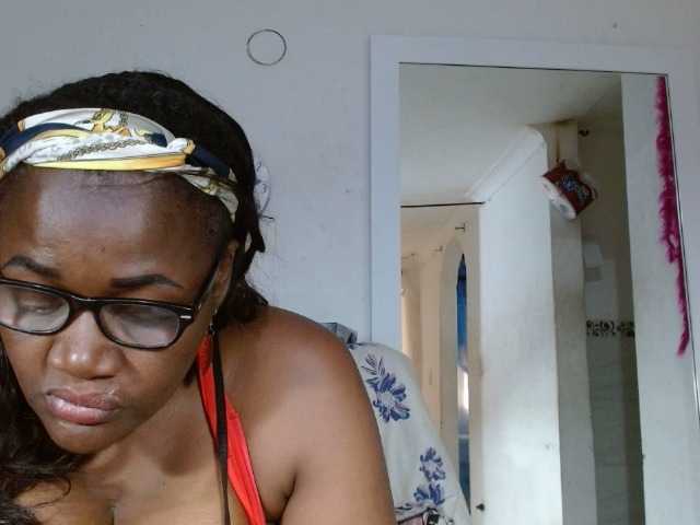 Transliacijos ekrano nuotraukos BigBustyBlack