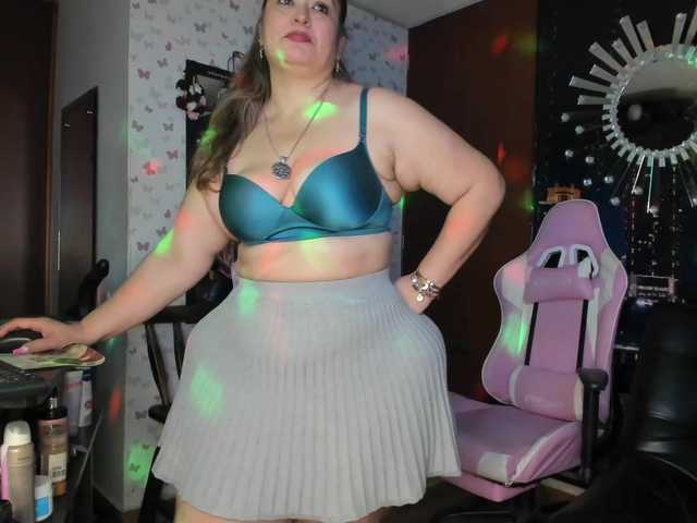 Nuotraukos Bigkristhen My big ass wants fun Lovense is on!! ready for your tips CumShow !! @remain Multimedia content in my bio ❤
