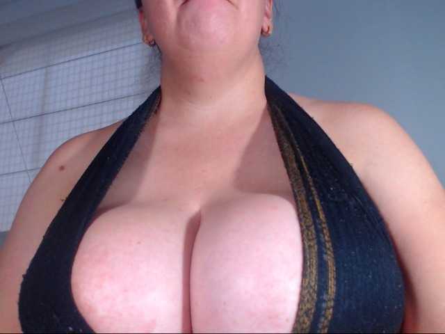 Nuotraukos Bigtetiana woman latine with big tits and ass very horny wait for u .... come on my roomm ... for have good time naked tits, oil, titfuck and simulation of cum on them for 220 tkn