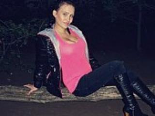 Erotinis vaizdo pokalbis blakang