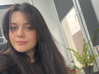 Erotinis vaizdo pokalbis BloomWithMarry