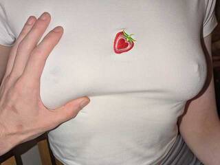 Erotinis vaizdo pokalbis Almond_milk