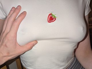 Erotinis vaizdo pokalbis Almond_milk