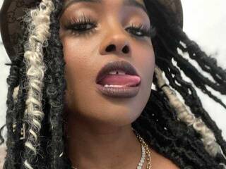 Erotinis vaizdo pokalbis bossybella