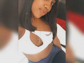 Erotinis vaizdo pokalbis Breyshell