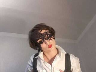 Erotinis vaizdo pokalbis BrokenAnnew