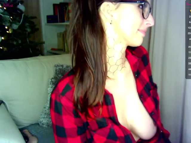 Transliacijos ekrano nuotraukos tattooedKika