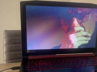 Erotinis vaizdo pokalbis Buski