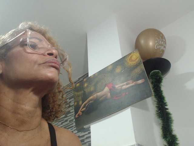 Nuotraukos BustyXMilf Welcome Guys! ANAL At Goal! 2000 tokens