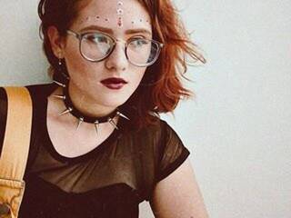 Erotinis vaizdo pokalbis CameronFox