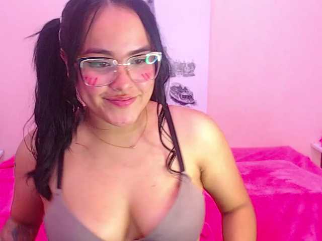 Transliacijos ekrano nuotraukos CamiiMoon