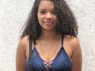 Erotinis vaizdo pokalbis CamillWilliam