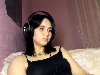 Erotinis vaizdo pokalbis CANDY-LIPS-GIRL