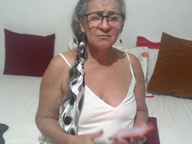 Nuotraukos candy-mature hola