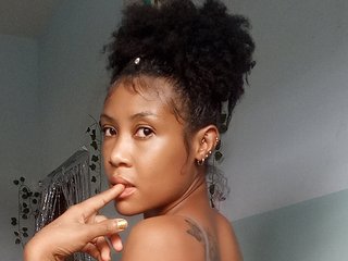 Erotinis vaizdo pokalbis Caramellea