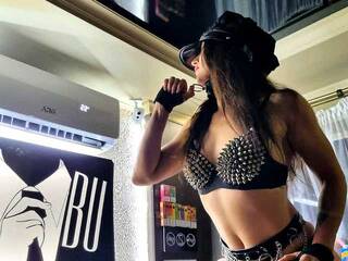 Erotinis vaizdo pokalbis Carin-France