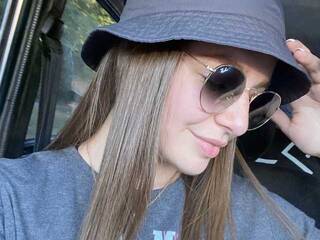 Erotinis vaizdo pokalbis CarlieActive