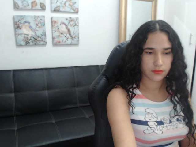 Nuotraukos carolina2004 My first day, I am new to camming, a virgin, I am curious but not doing penetration yet hehe
