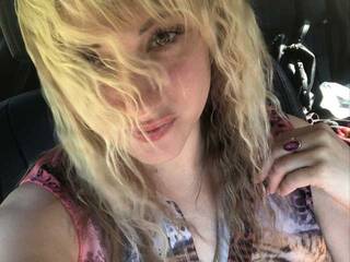 Erotinis vaizdo pokalbis Caroline-Grey