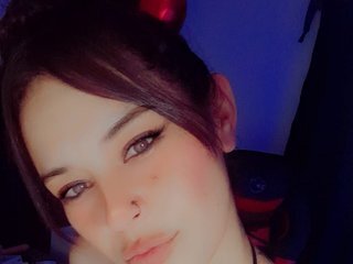 Erotinis vaizdo pokalbis Carolineevans