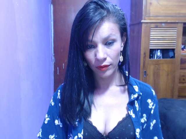 Nuotraukos carolinerebel Hello welcome to my room. This Latin wants to play with you