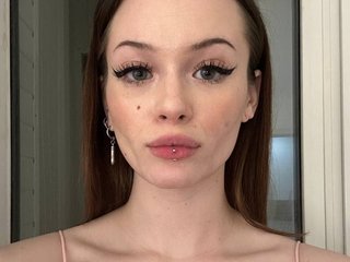 Erotinis vaizdo pokalbis CarolynLindsey