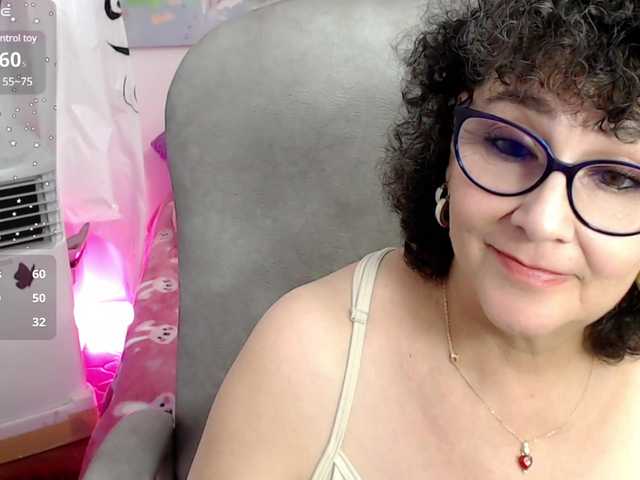 Nuotraukos cataleya-mom mom horny play bogboobs and squirt for you