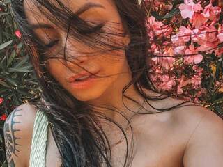 Erotinis vaizdo pokalbis Caylin