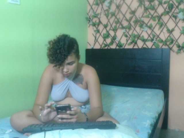 Nuotraukos chakira20 hello guys happy night lets have fun show fantastic new latin girl