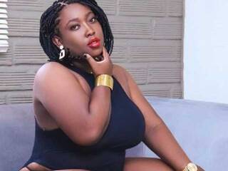 Erotinis vaizdo pokalbis Chanel-blak