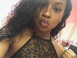 Erotinis vaizdo pokalbis charliebarbie