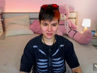 Erotinis vaizdo pokalbis CharlieeAdams
