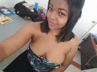 Erotinis vaizdo pokalbis ChaynaJohns