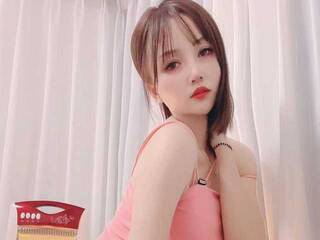 Erotinis vaizdo pokalbis Alice-W