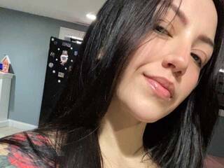 Erotinis vaizdo pokalbis Chicamala